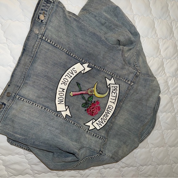 RARE! Sailor Moon Pretty Guardian Distressed Denim Patch Jacket by Box Lunch - Picture 2 of 5